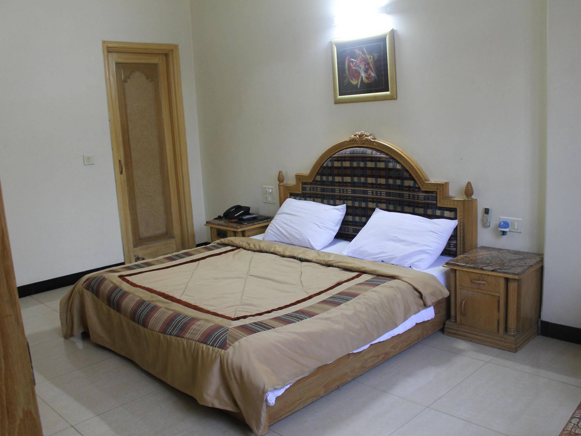 Hotel Sunstar Residency Delhi  Eksteriør bilde