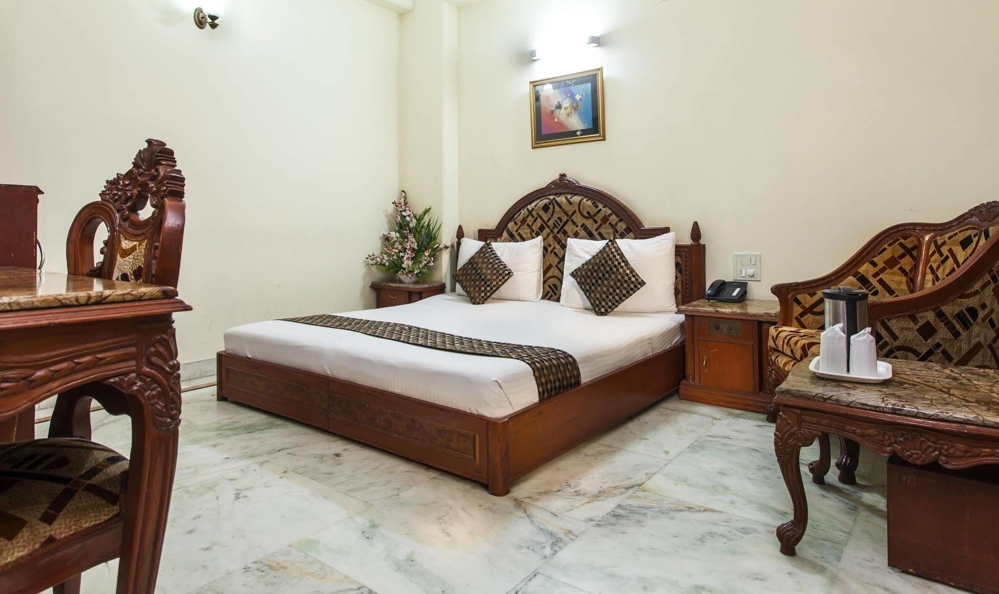 Hotel Sunstar Residency Delhi  Eksteriør bilde