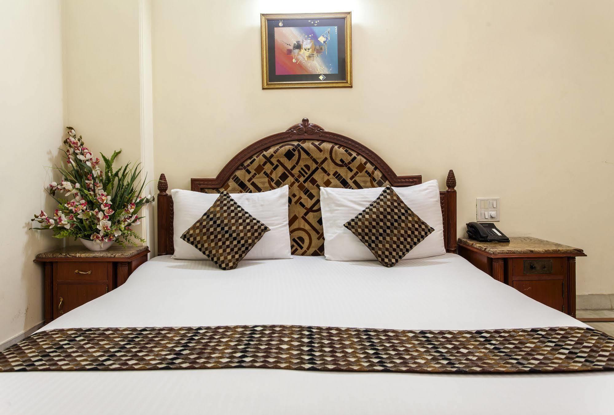 Hotel Sunstar Residency Delhi  Eksteriør bilde