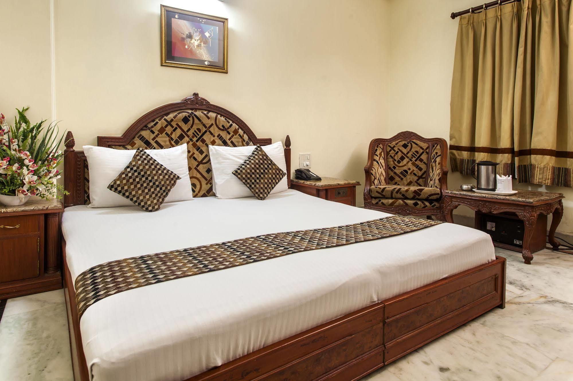 Hotel Sunstar Residency Delhi  Eksteriør bilde