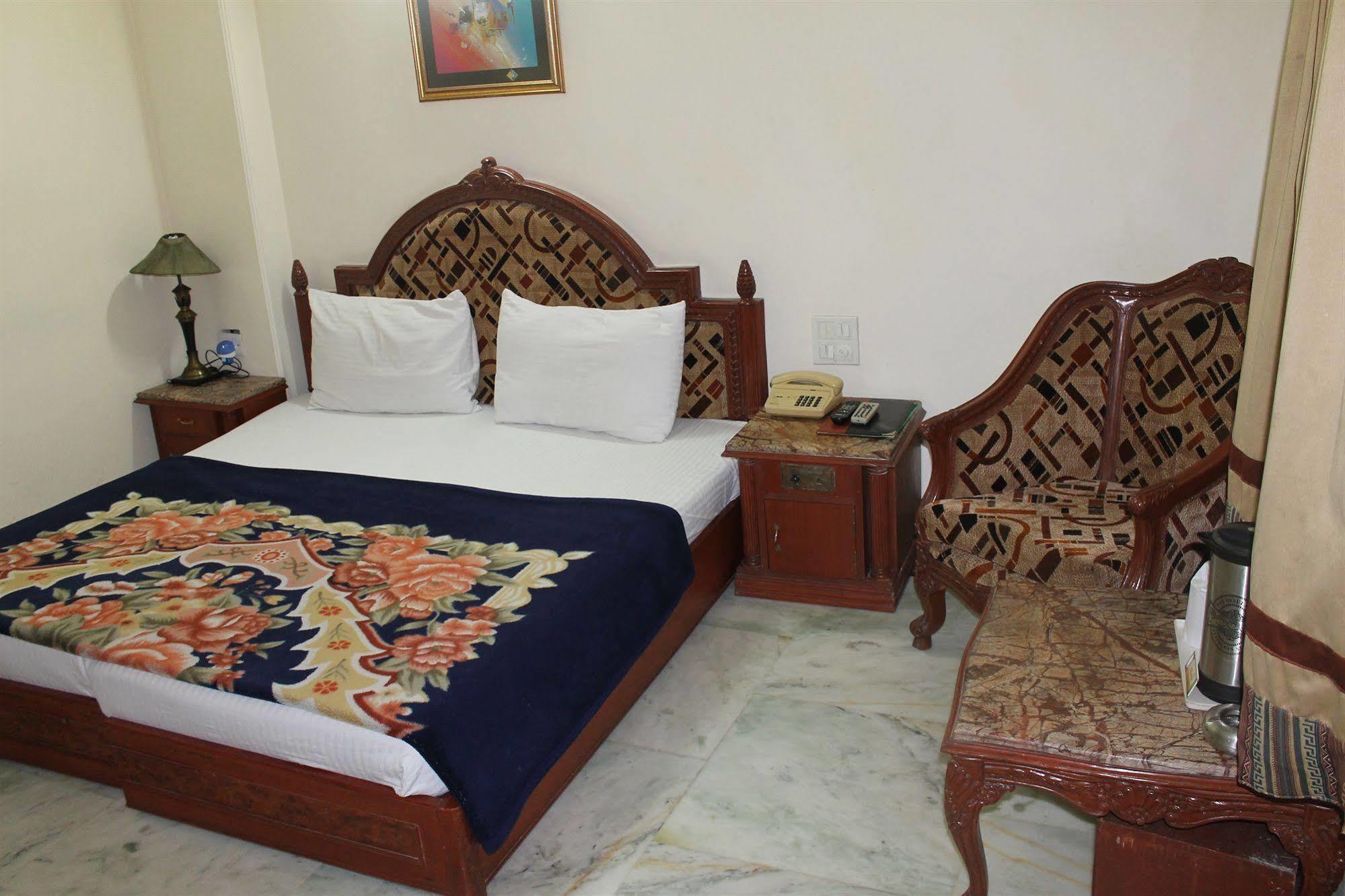 Hotel Sunstar Residency Delhi  Eksteriør bilde
