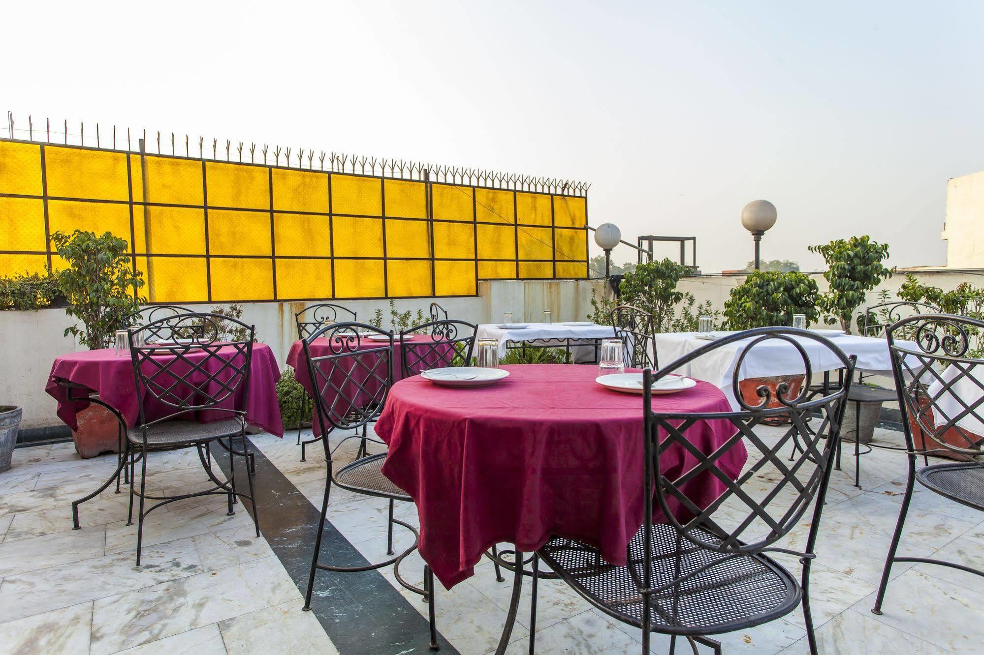 Hotel Sunstar Residency Delhi  Eksteriør bilde